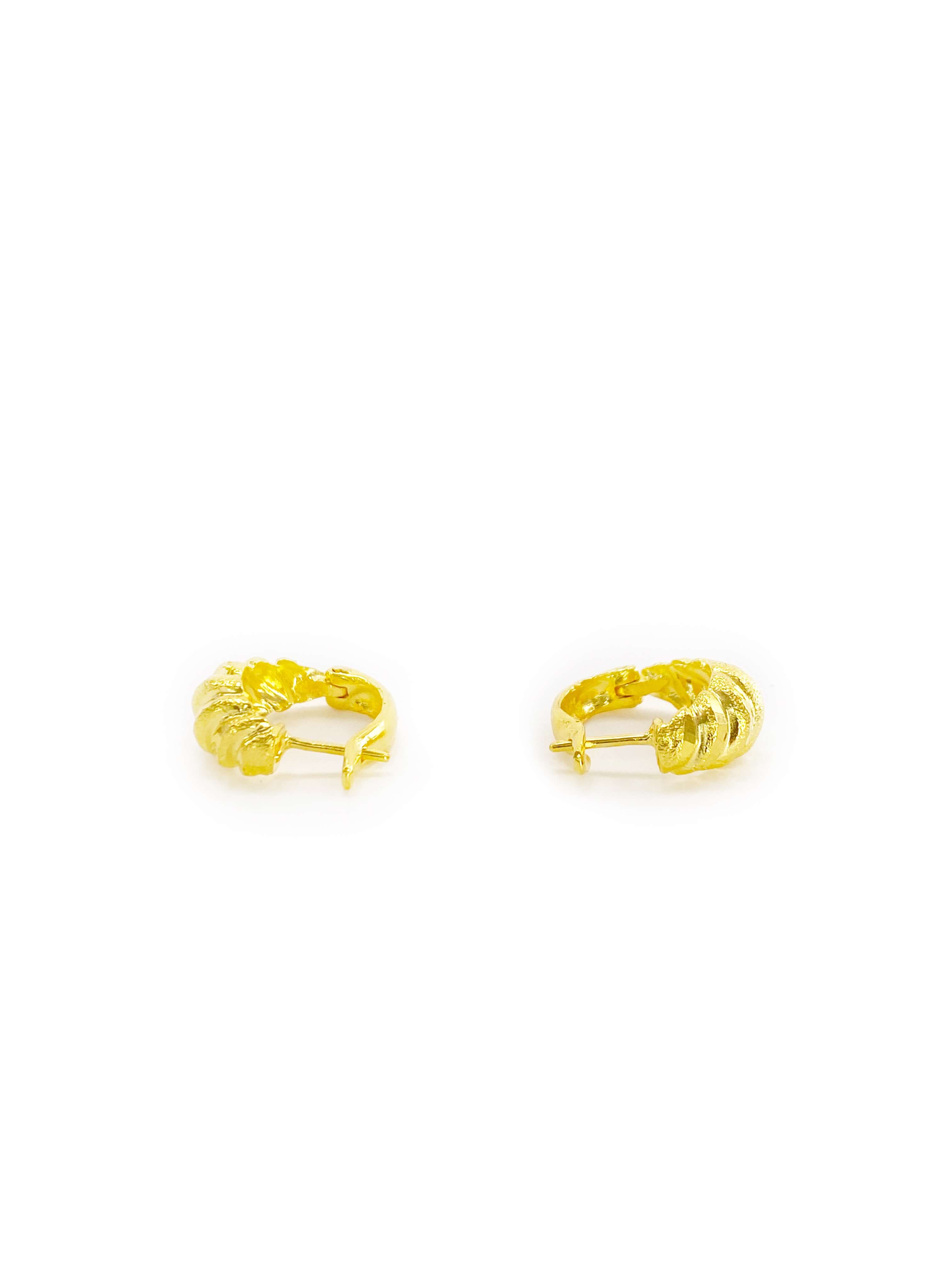 Croissant English Lock Earrings (18K)