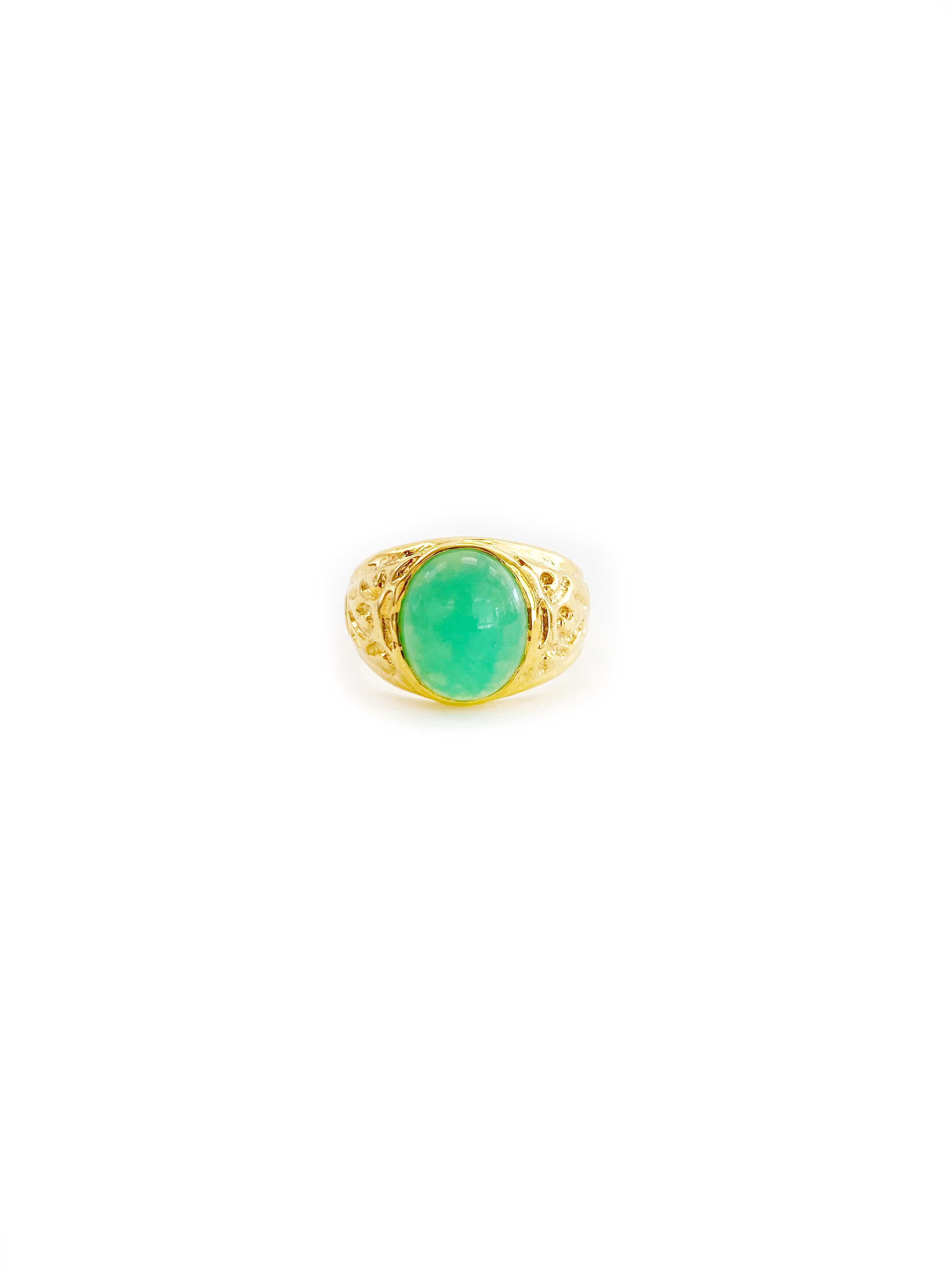 Traditional Oval Jade Ring (18K)